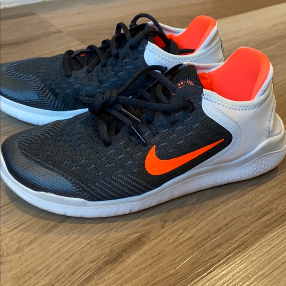 EUC NIKE Free sneakers - size 7.5.